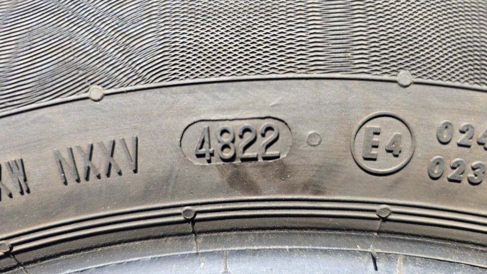 Zimní pneu 205/60/16 Continental - 9