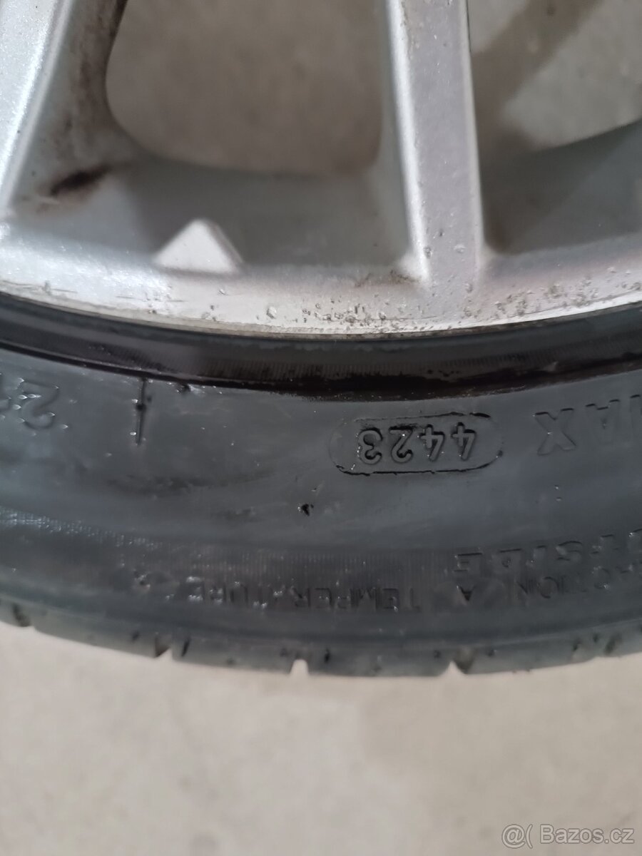 Letní pneu 215/45 ZR17 - 9