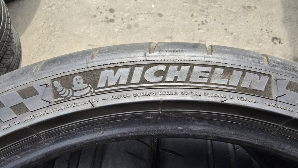 Letní pneu 245/35/20 Michelin - 9