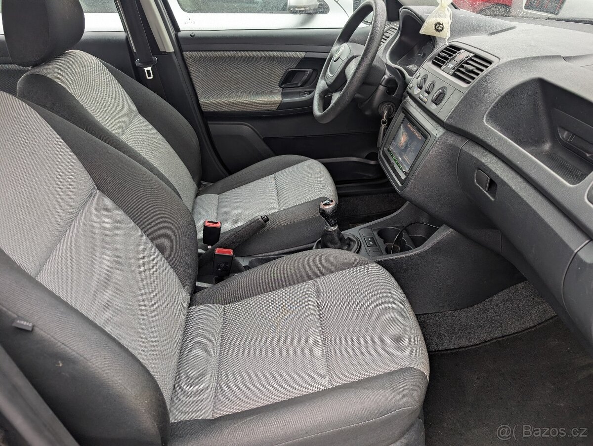 ŠKODA FABIA II COMBI 1.4 16V 63KW 2011 TAŽNÉ - 9