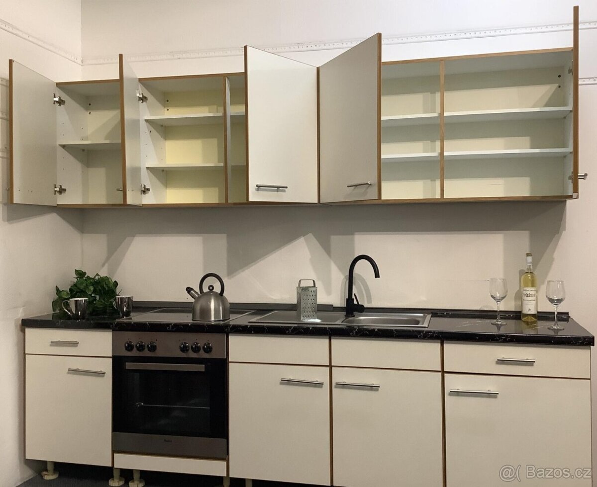 Světlá moderní kuchyně CALLY - 9