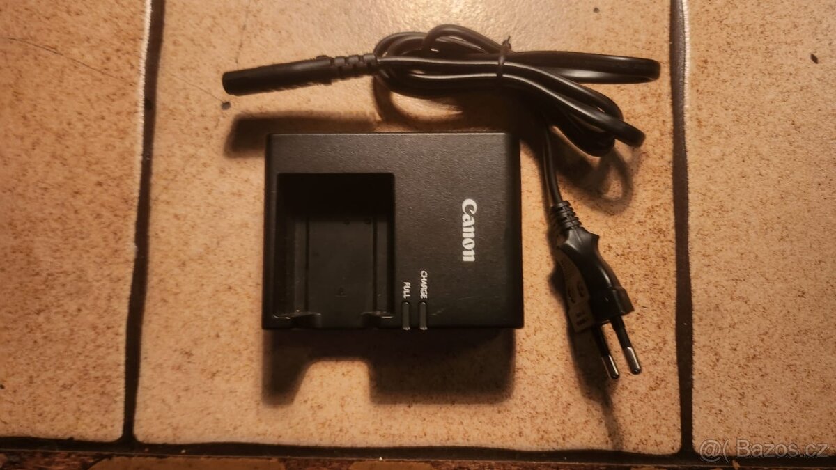 Foťák Camon eos 1100D - 9