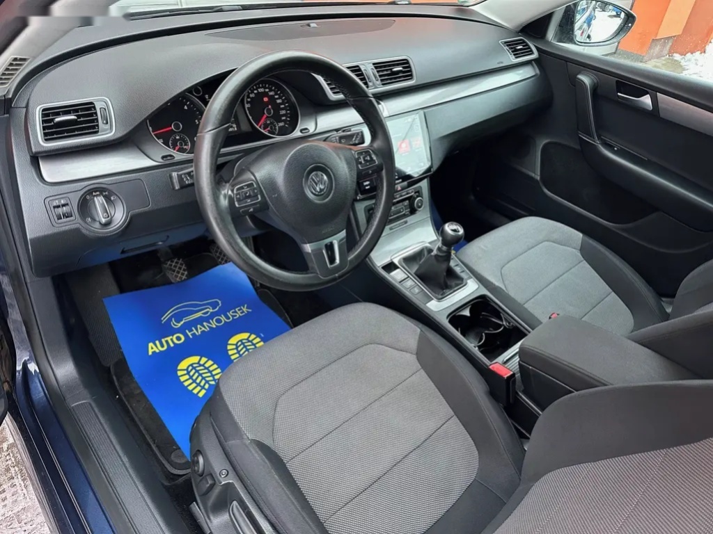 Volkswagen Passat, 1.6 TDI 77KW Comfortline,Navi - 9