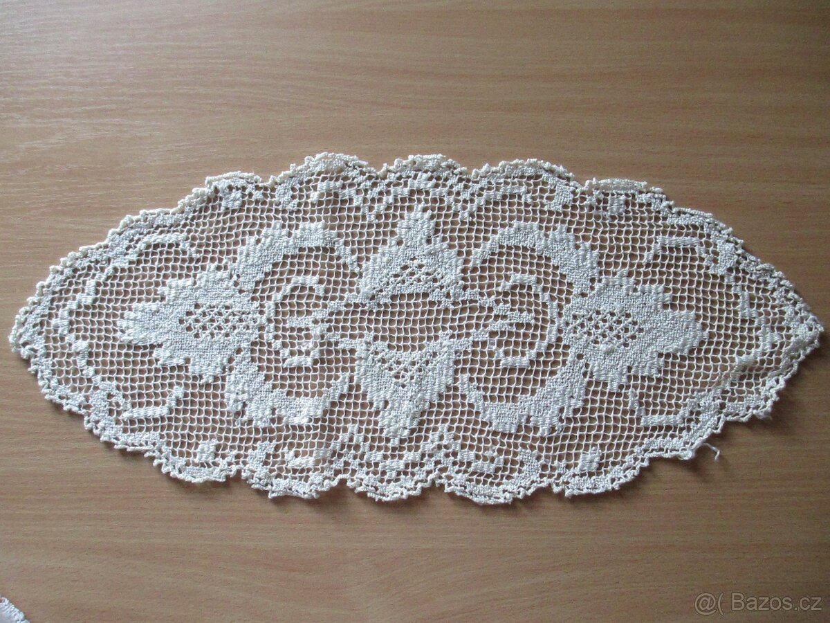 Háčkované krajkové dečky ruční práce - 9