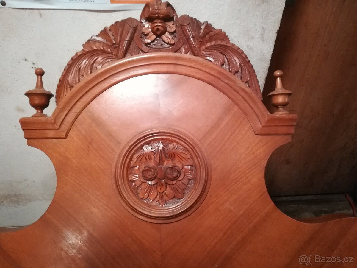 Starožitný nábytek - 9