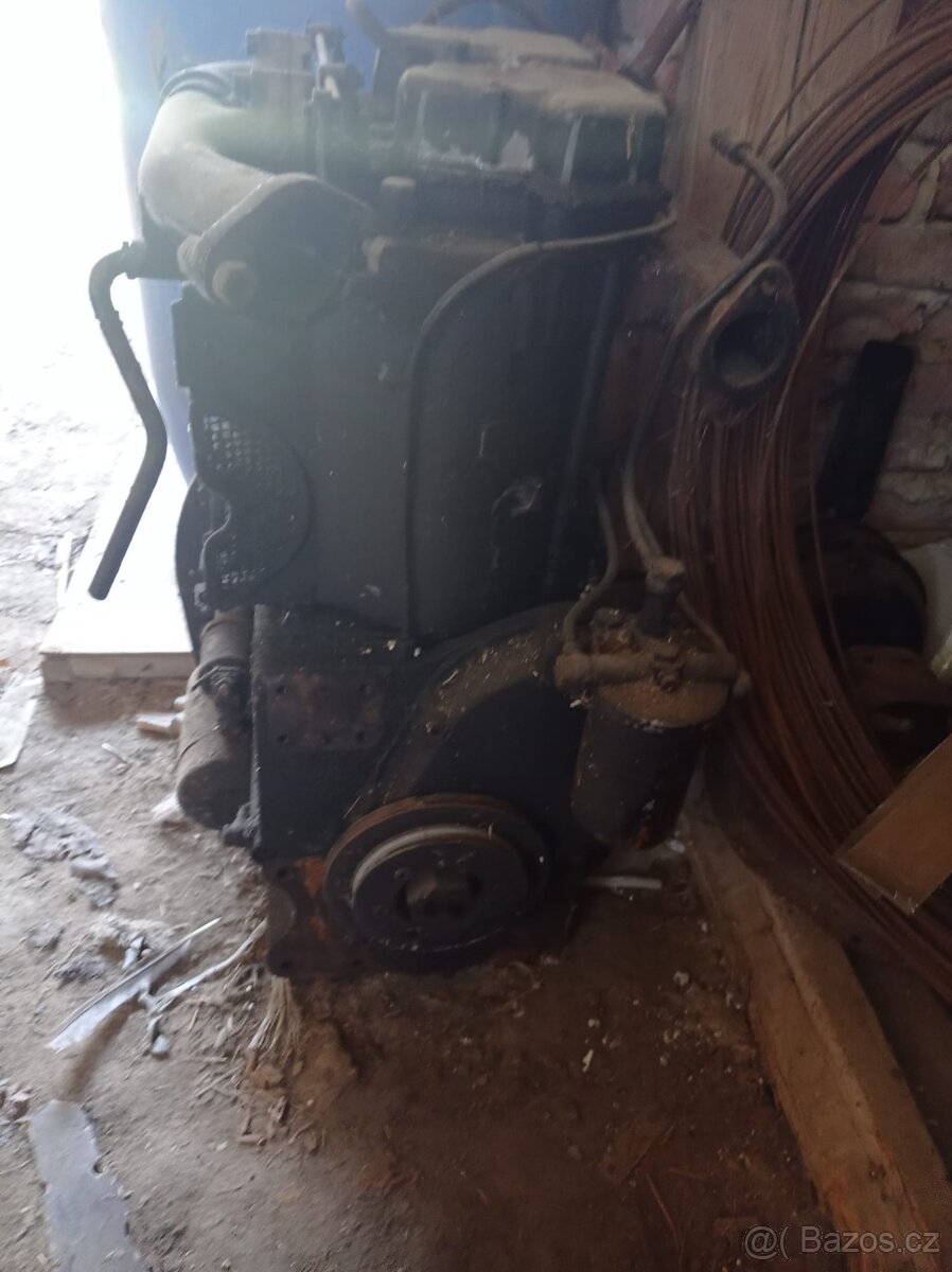 Traktor Eicher + náhradní motor +příslušenství - 9