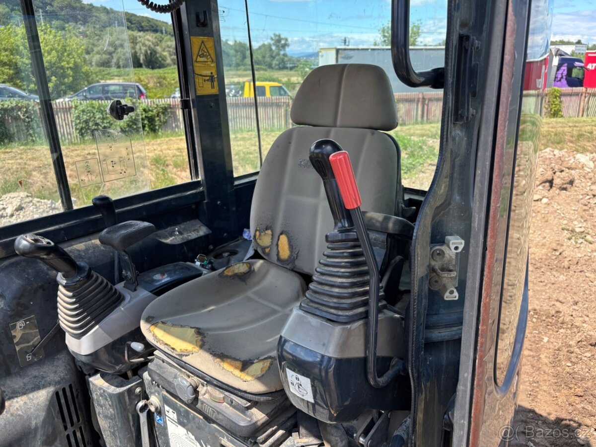 KOMATSU PC 35 MR - 9