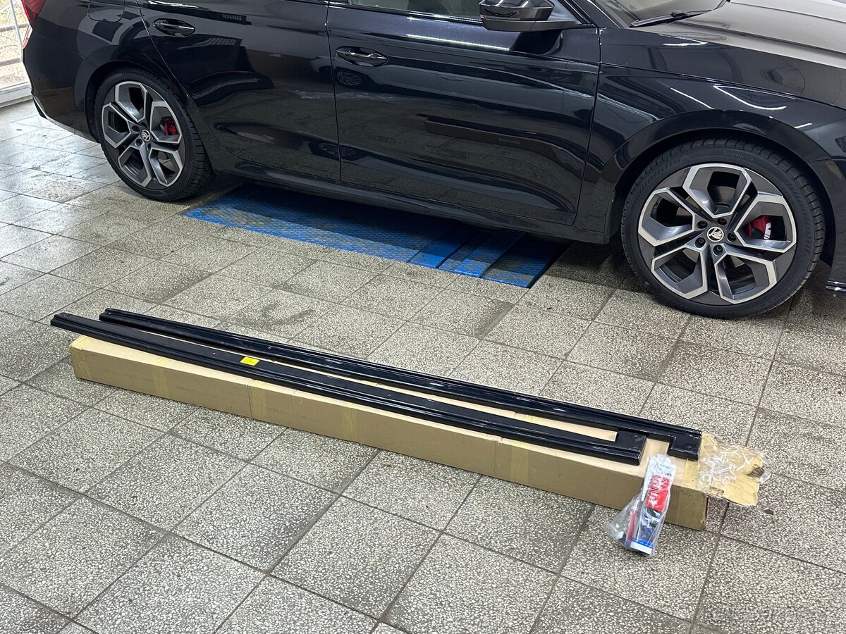 Octavia 4 RS Boční prahové lišty - 9