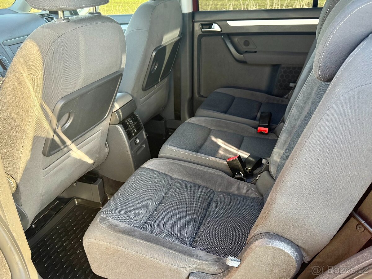 Volkswagen Touran 1.2 TSI - 77kw, 7 míst, tažné, webasto - 9