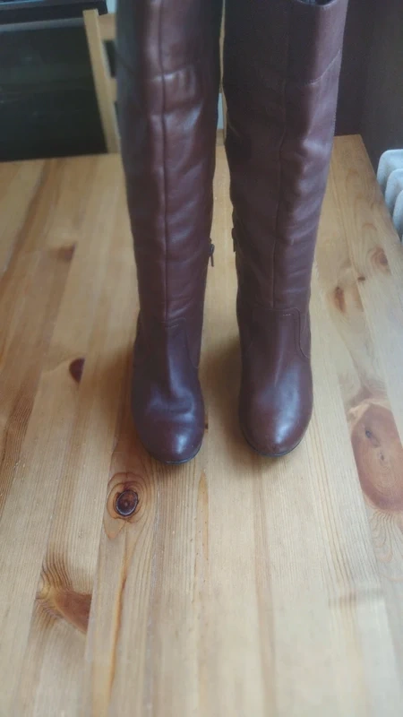 Prodám moc hezké hnědé kozačky nahoře s náplety - 9