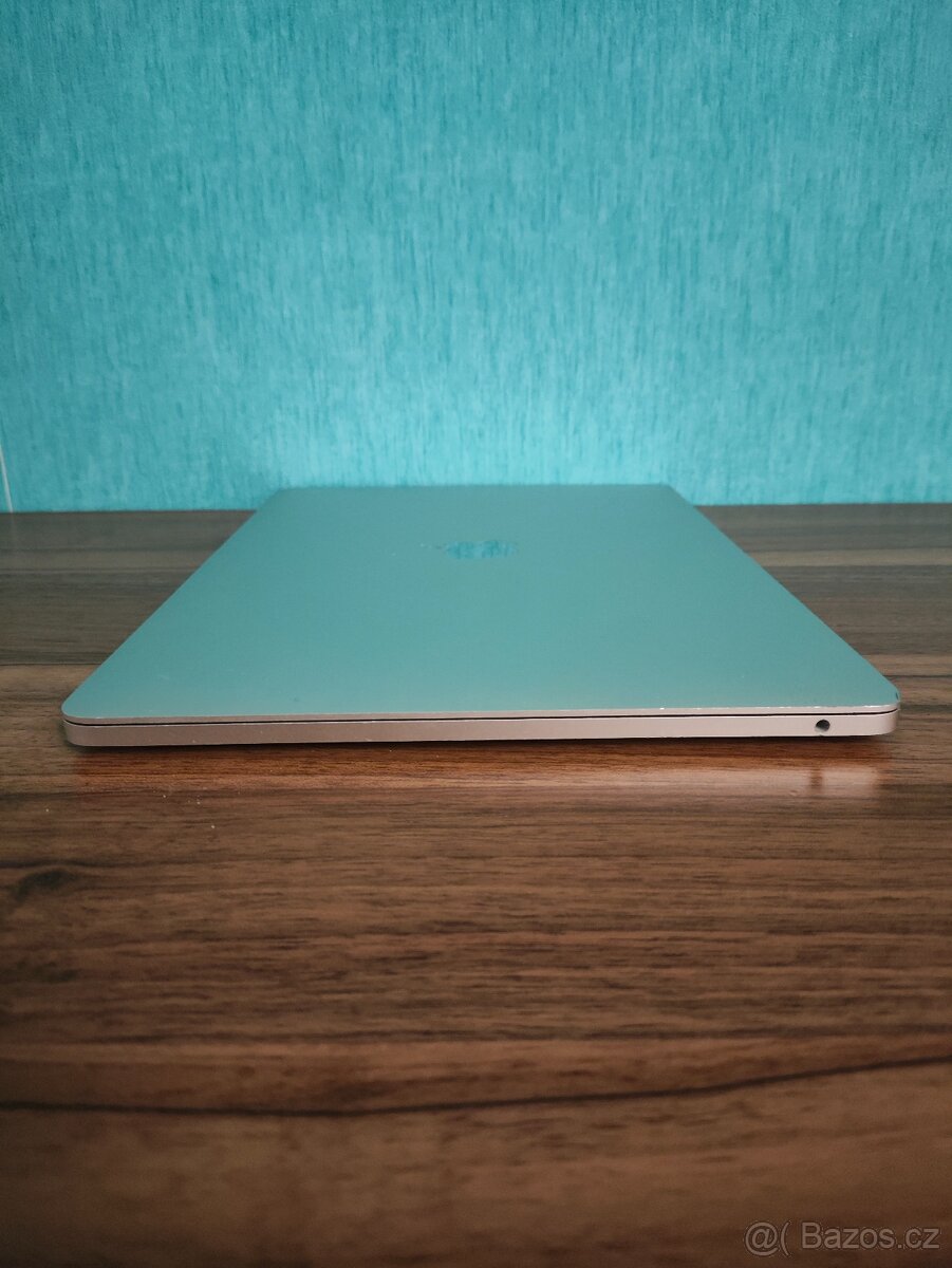 MacBook Pro 2017 | i5 • 8GB • 256GB SSD - 9