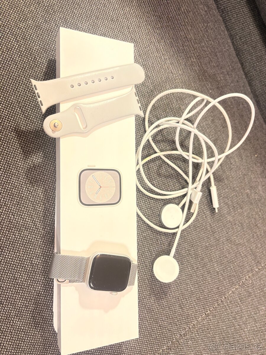 Apple Watch Series 8 - 9