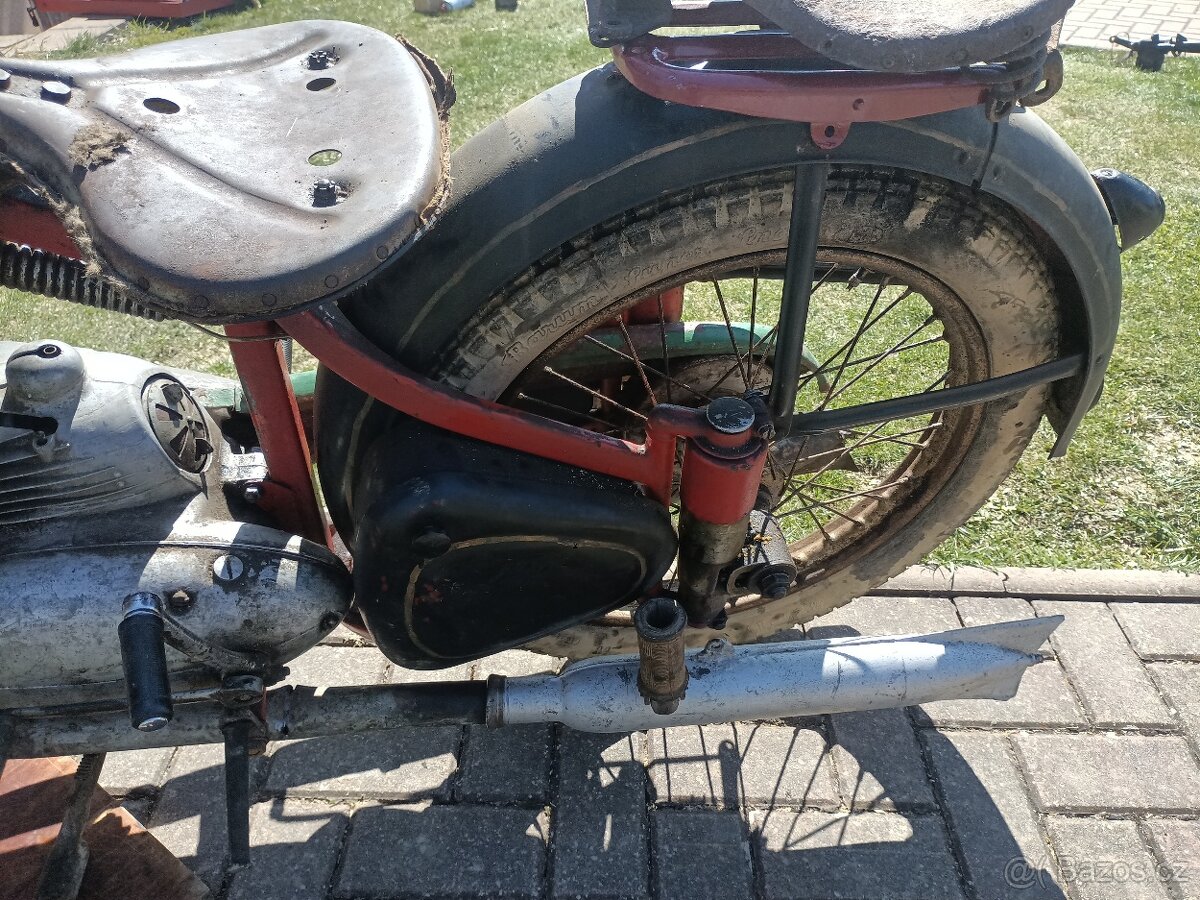 Jawa 250 Pérák - 9