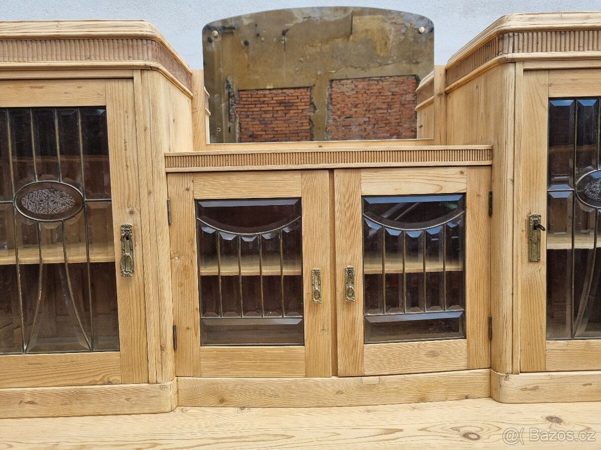 VELICE KRÁSNÁ VELKÁ SMRKOVÁ KREDENC PO RENOVACI - 9