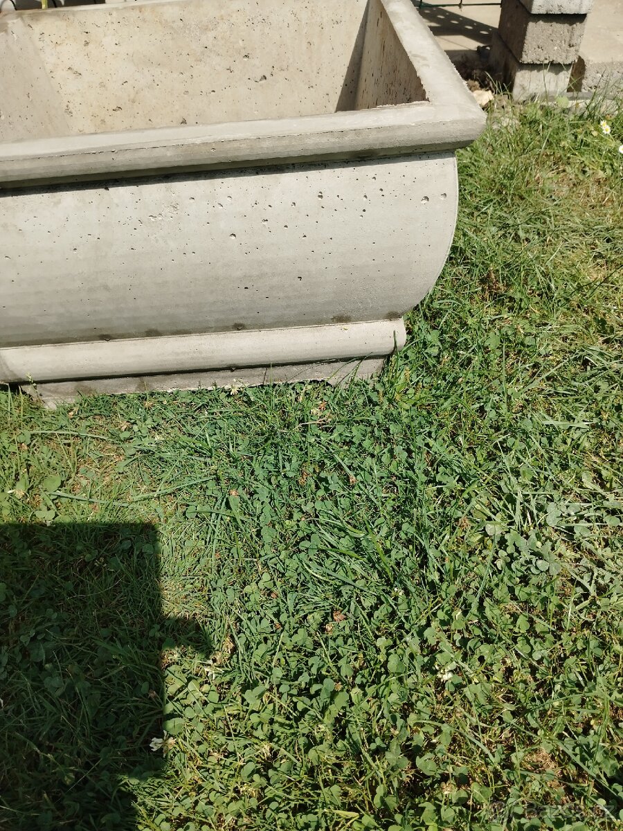 Antický betonový květináč - 9