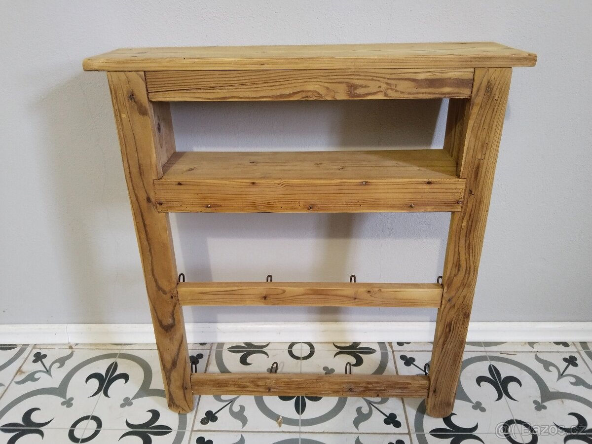 Stará police, polička po renovaci - 9