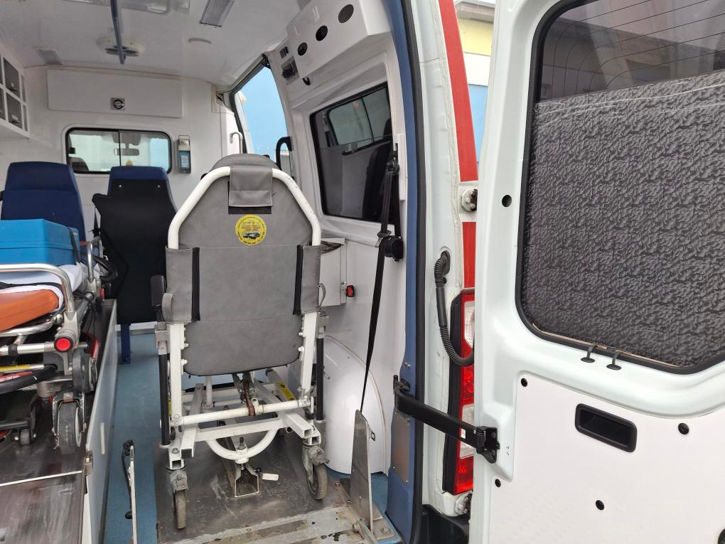 Renault Master 2,3 dci sanitní - 9