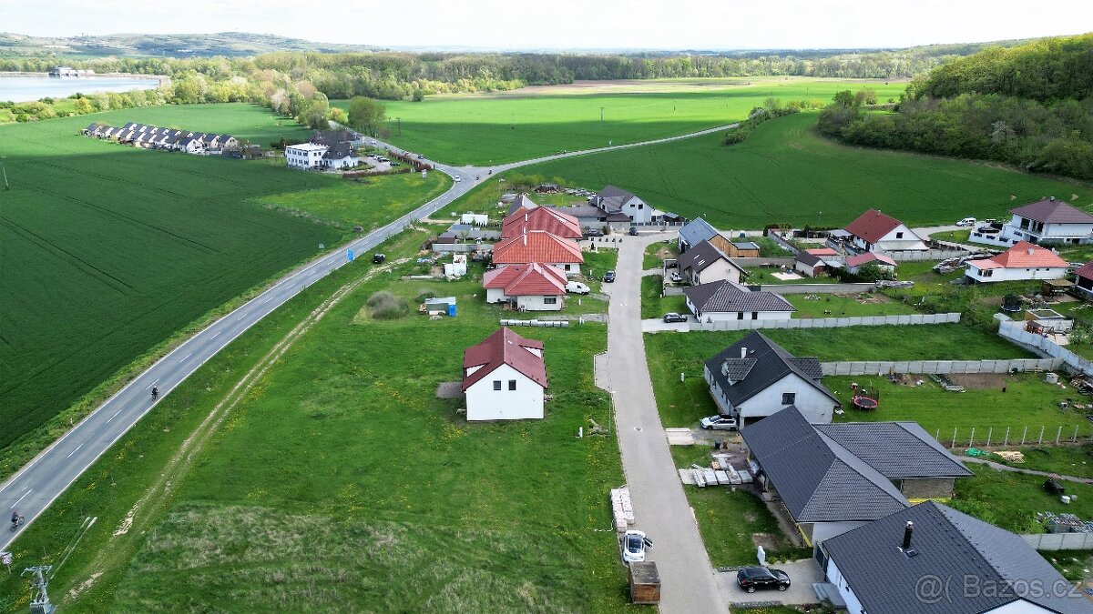 Stavební pozemek o výměře 781m2, v obci Milovice u Mikulova - 9