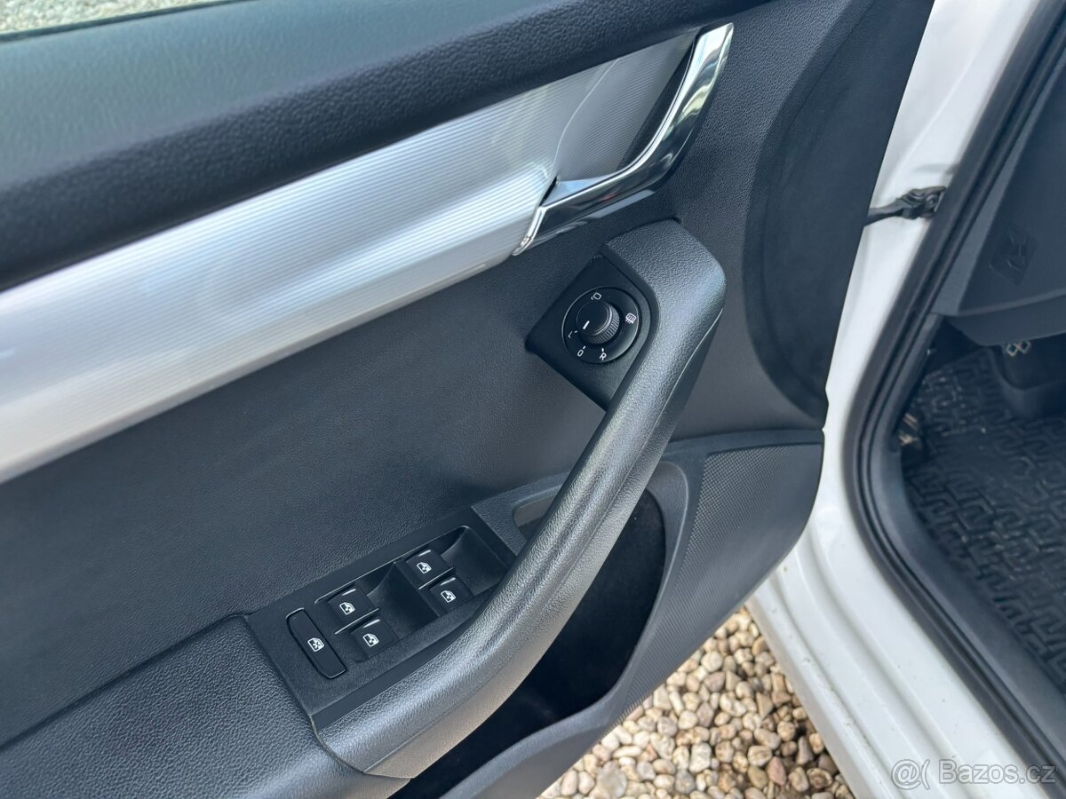 Škoda Octavia 1.4 tsi 110kw r.v.2015, Serviska - 9