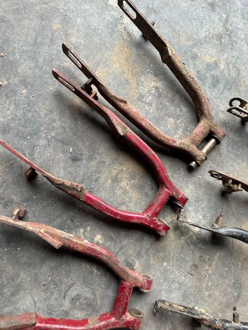 Predám zadní kyvná vidlice na motocykle JAWA ČZ 175 250 350 - 9