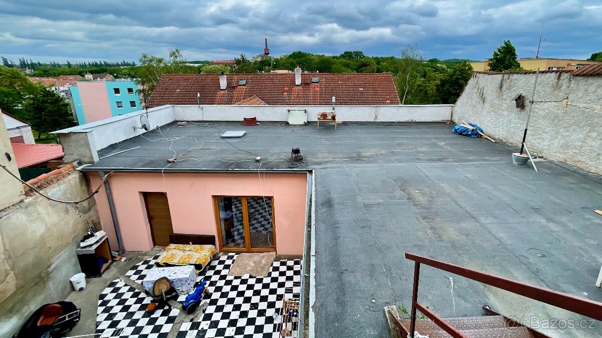 Činžovní dům s 6 byty - Slaný centrum, nová okna a střecha - 9