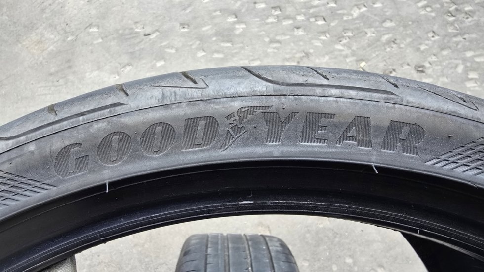 Letní pneu 235/35/19 Good Year - 9