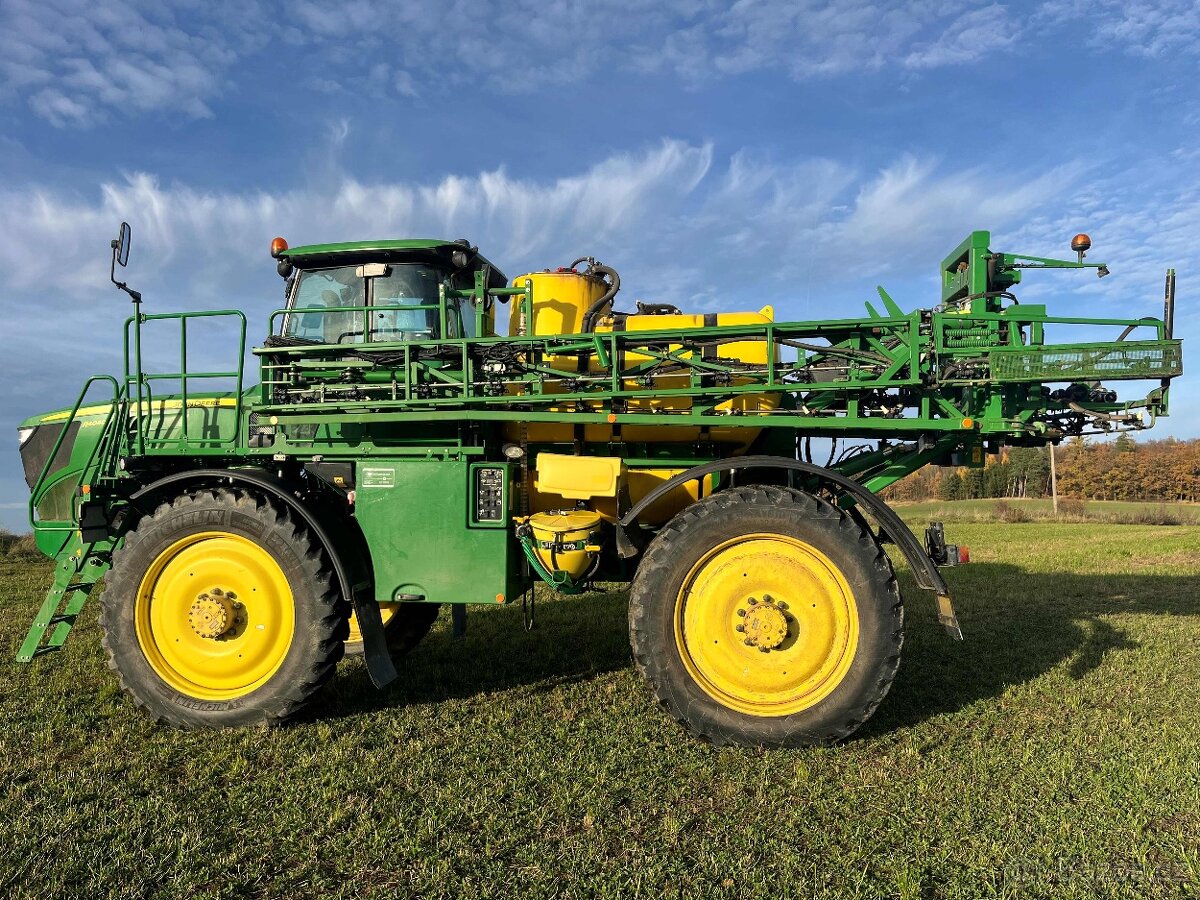 samochodný postřikovač JD R4040i - 9