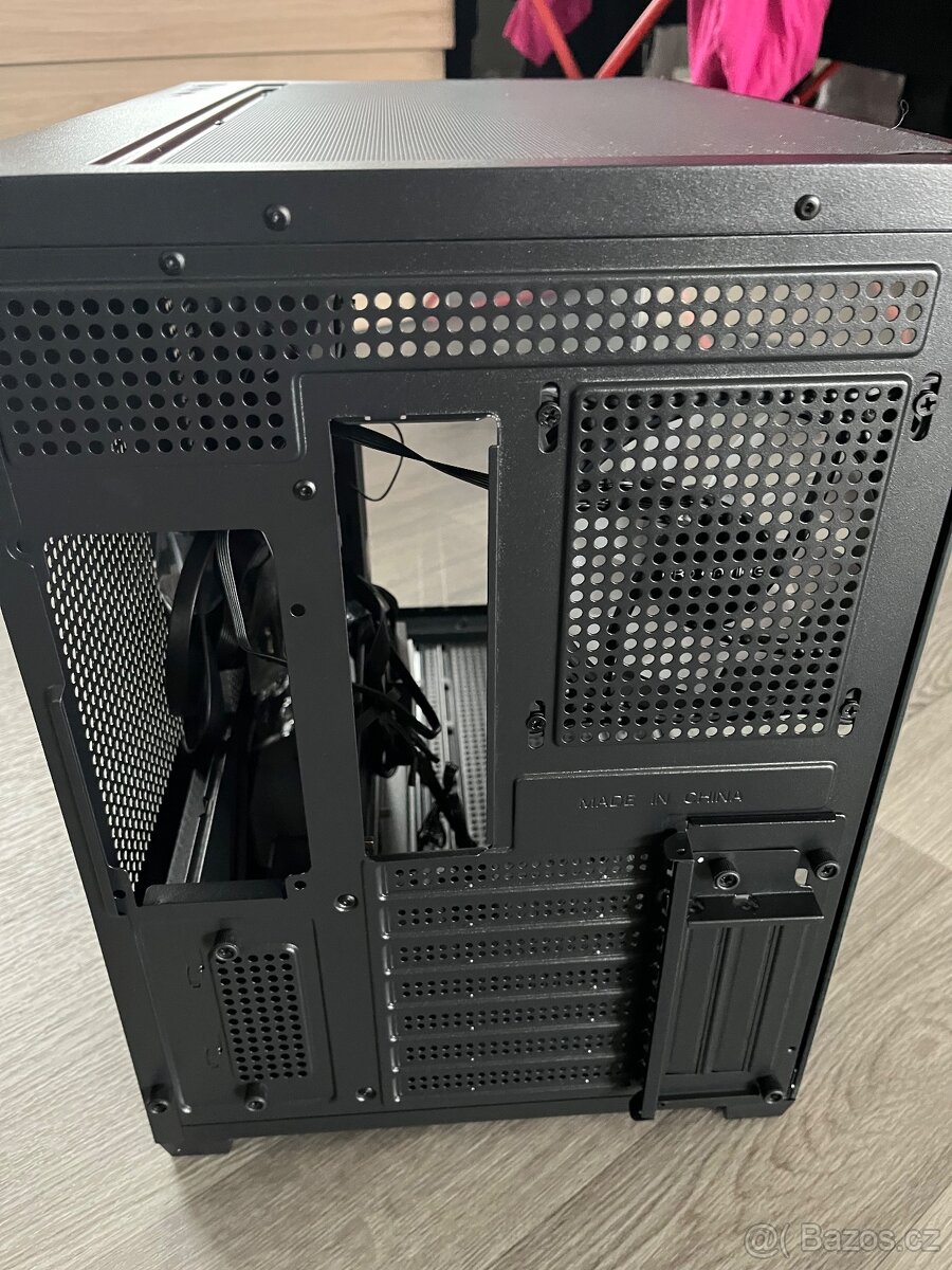 Pocítacové komponenty / Pocítacové skríne - 9