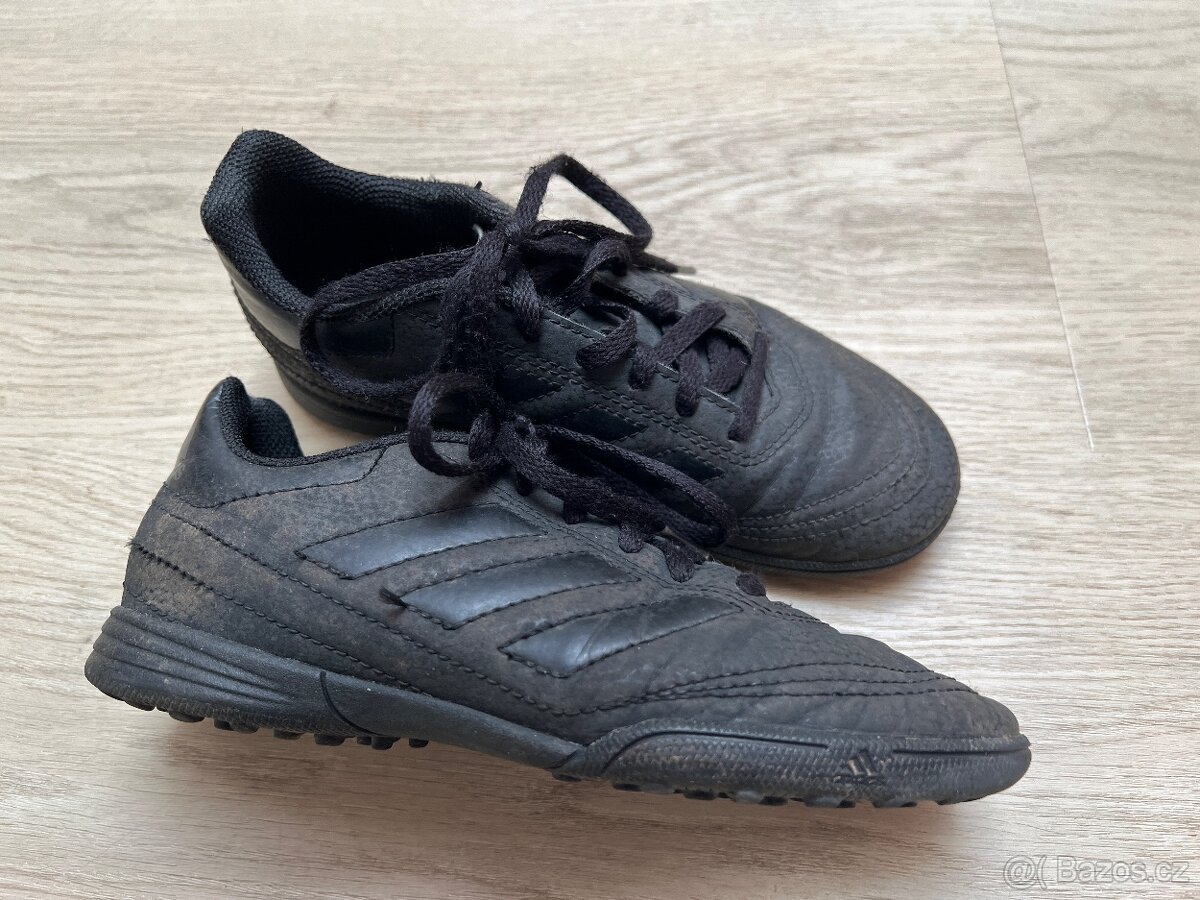 Tenisky sálovky Lotto 32, kopačky turfy Adidas 33 - 9