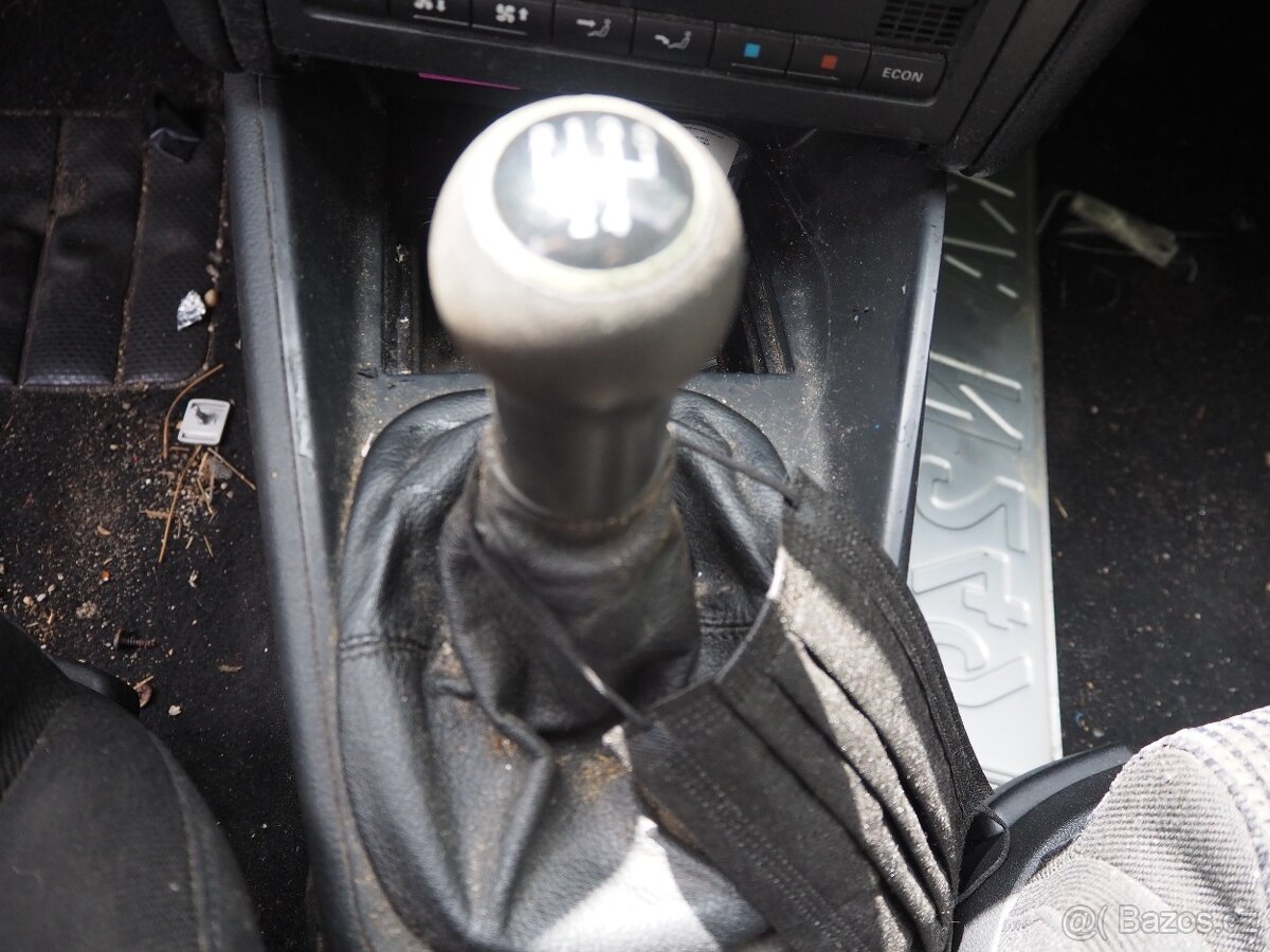 Volkswagen Golf 1.6 KLIMA, TP DE, ZÁVADA - 9