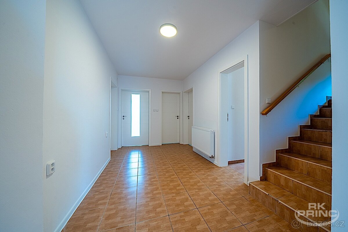 Rodinný dům 5+1 na pozemku 1.005 m2 Poříčany, okr. Kolín. - 9