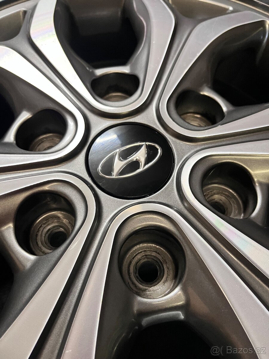 6x139.7 R17 originál alu kola Hyundai H-1 Starex - Staria - 9