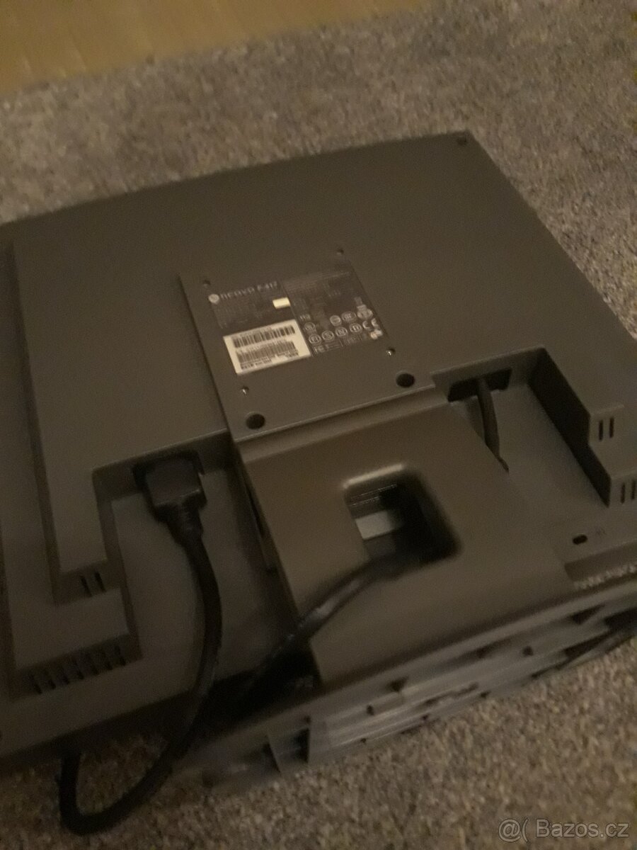 BAREVNÝ LCD MONITOR 17 PALCŮ ZN. LENOVO - 9