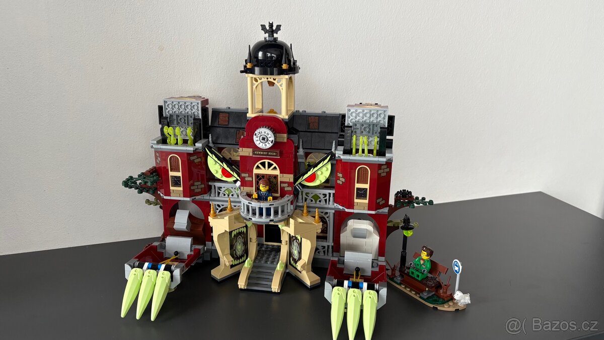 Lego Hidden Side 70425 Strašidelná střední škola v Newbury - 9