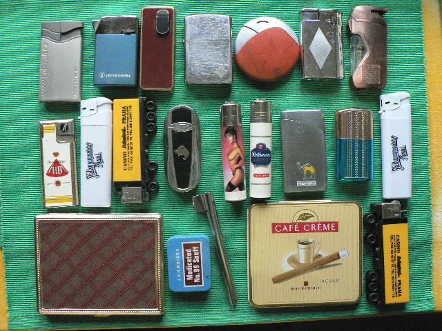 Zapalovače, fil.karty, Slavia-relikvie, odznaky, brožury aj. - 9