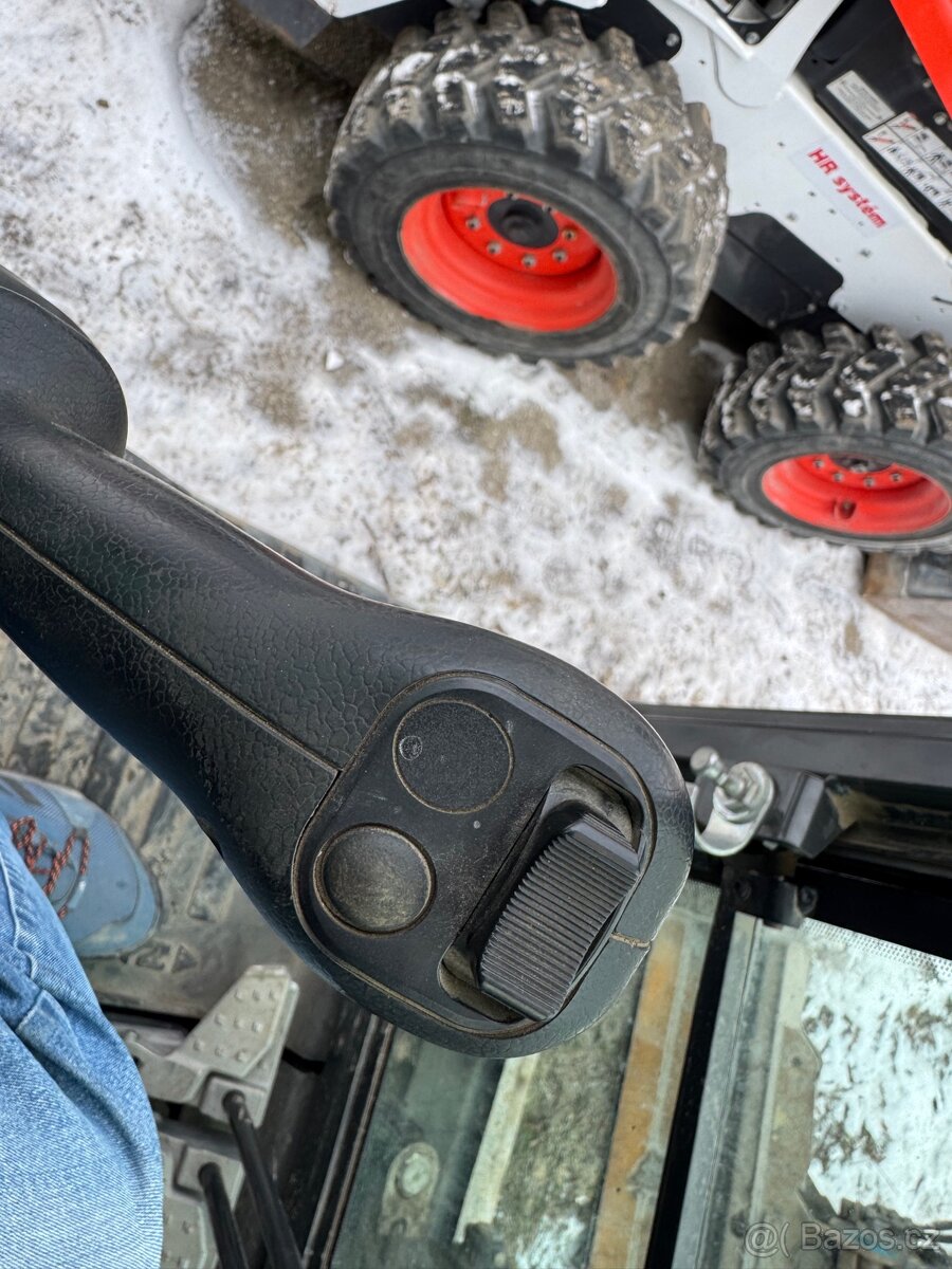 Bobcat E35 Bagr pásový - 9