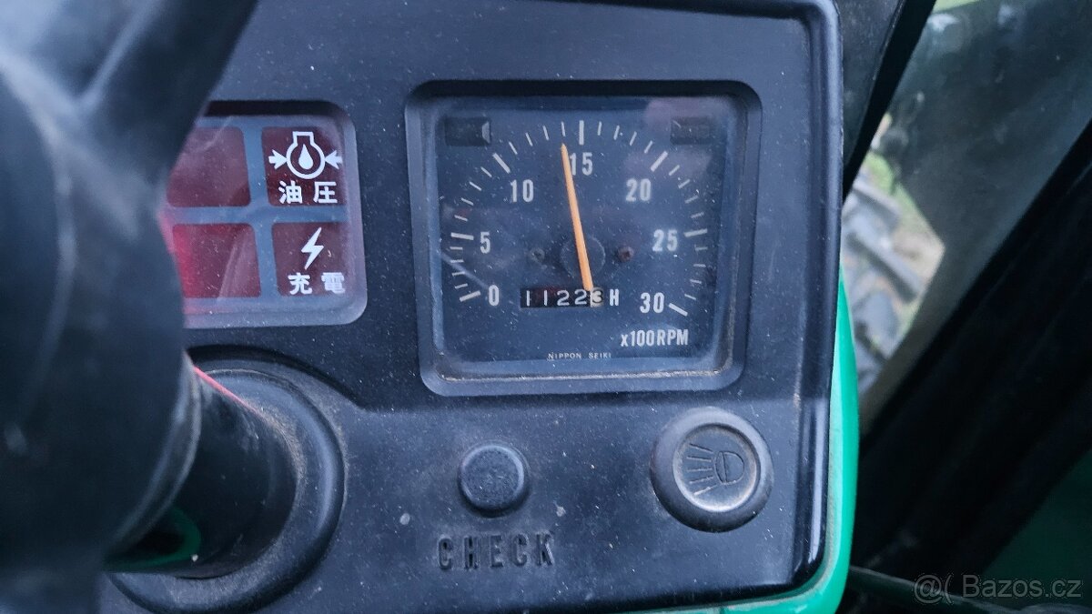 malotraktor JOHN DEER YM 2310 D, výkon 28 HP, 1500 cm3 - 9