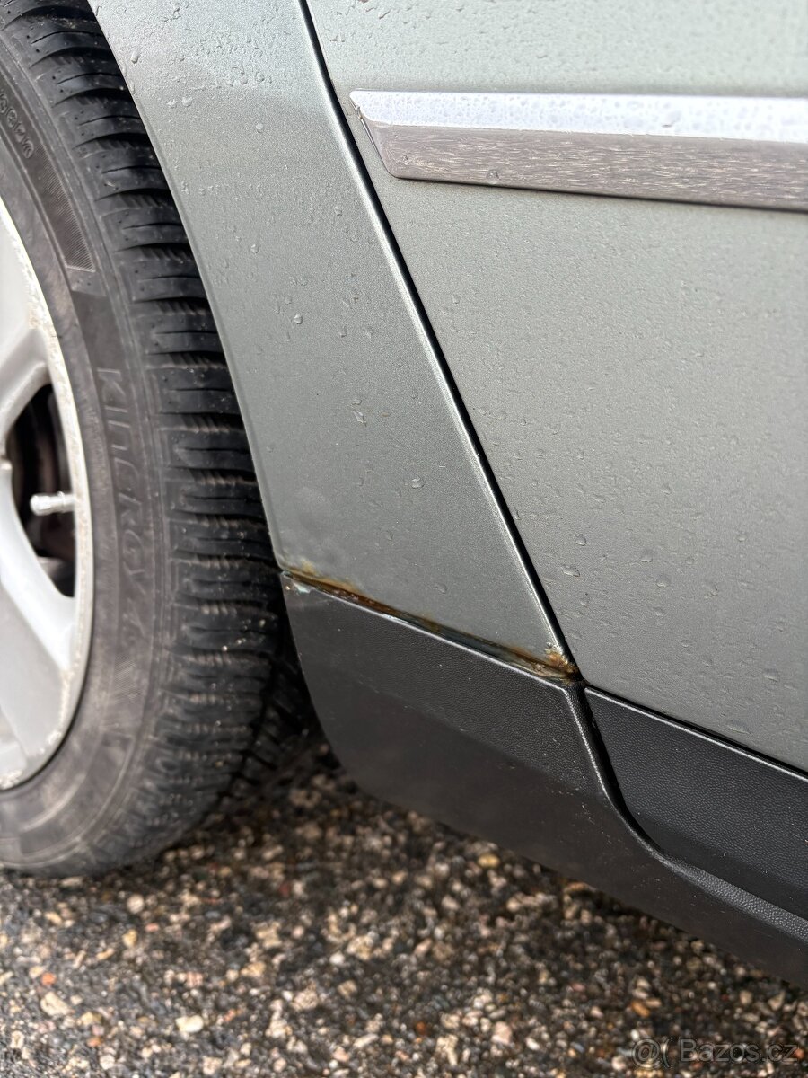 Volkswagen Passat B6 2.0 TDI sedan - 9