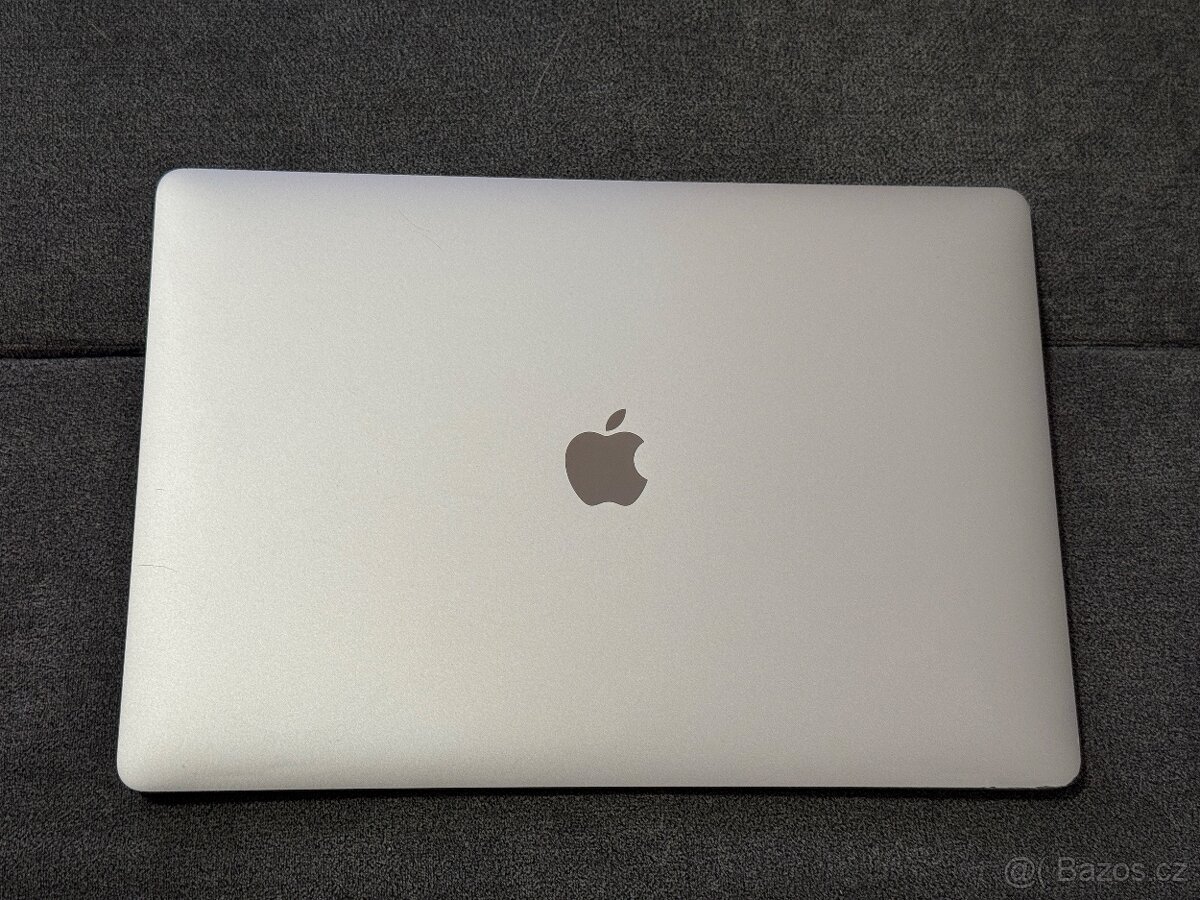 Macbook pro 15" 2016 core i7 250GB SSD 16GB RAM - 9