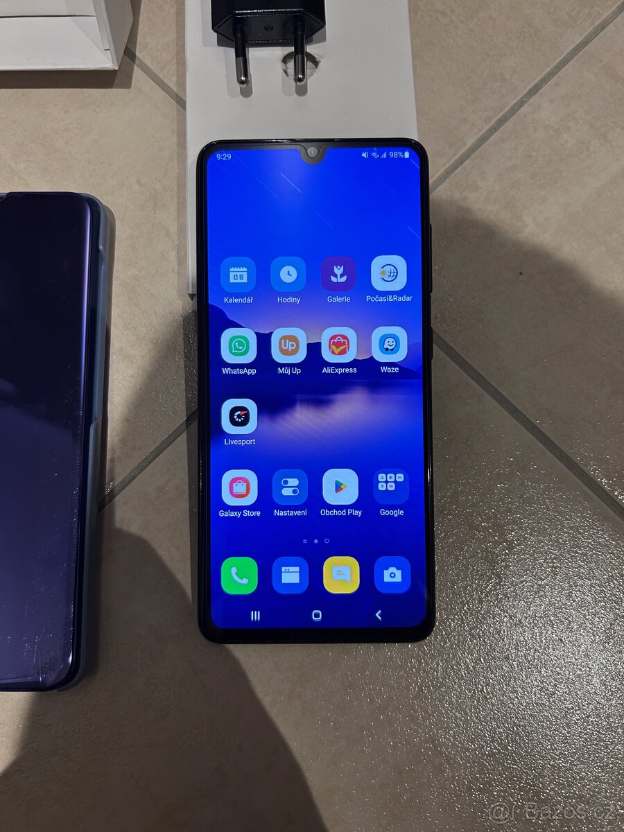 Samsung A41 + ochr. sklo + obaly a příslušenství - 9