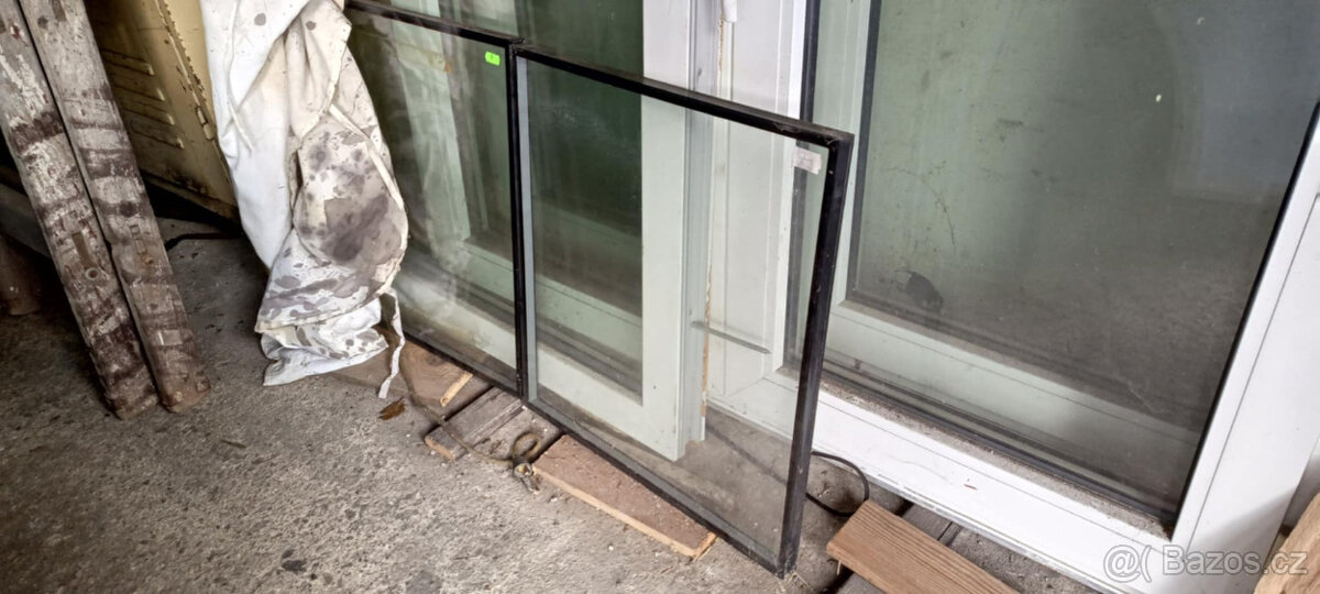Dvě velká dvoukřídlá plastová okna - 9
