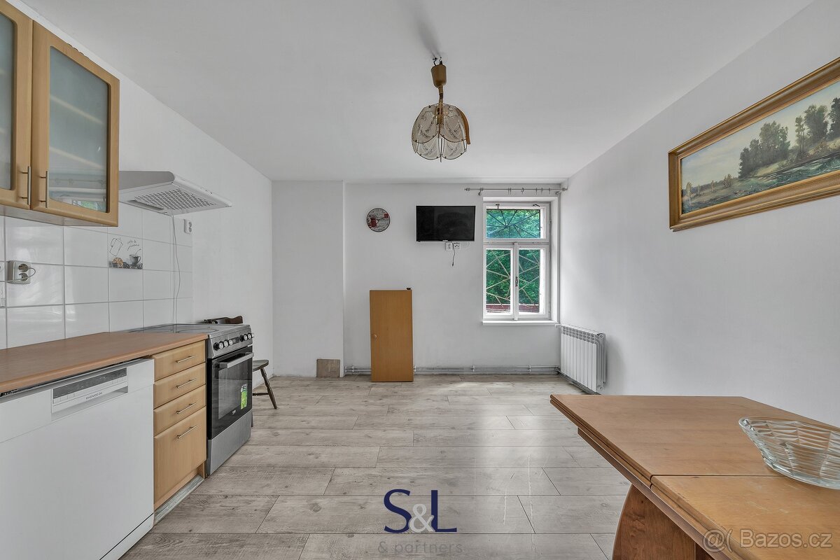 Prodej vícegeneračního domu 538m², zastavěná plocha 507m2, p - 9