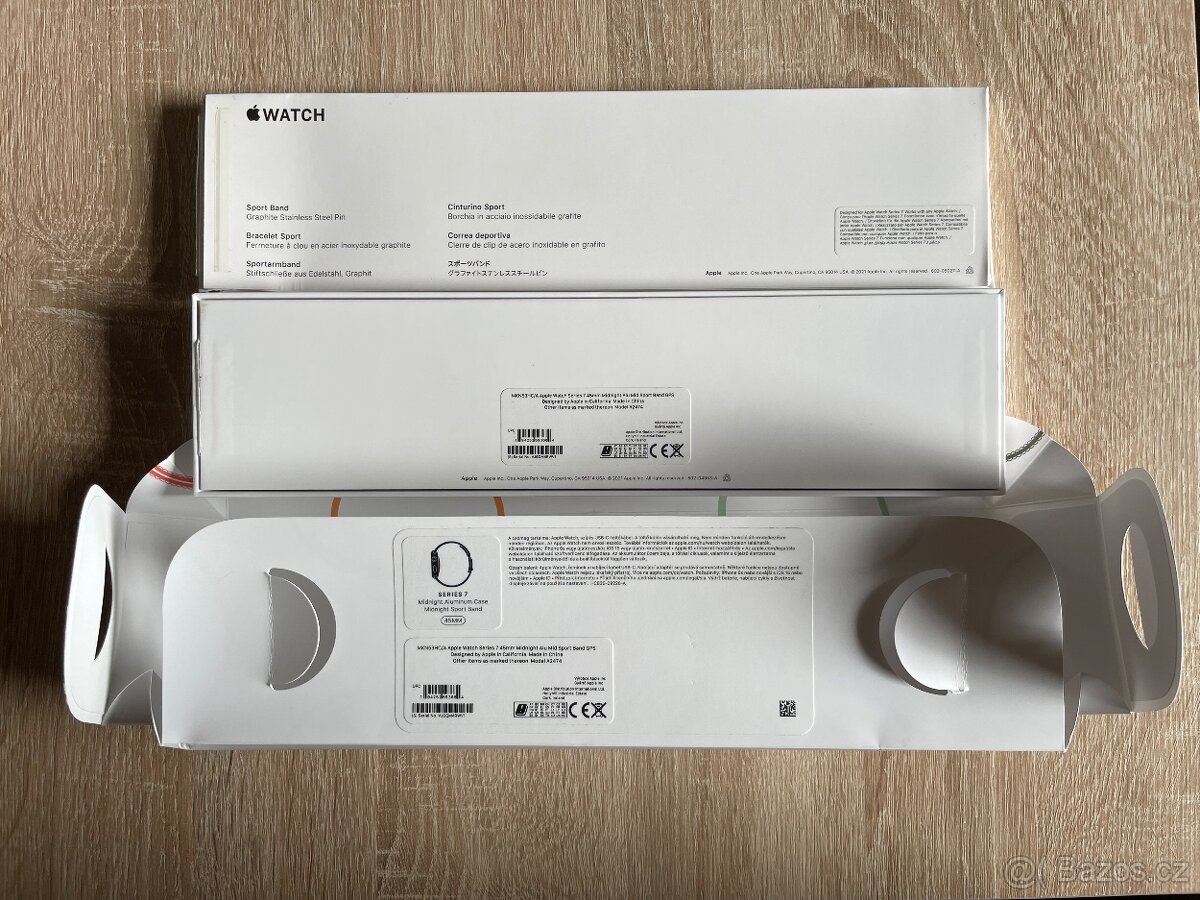Apple Watch 7 45 mm s příslušenstvím - 9