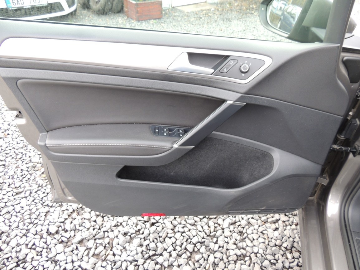 VW Golf Combi 1.4TSi,90kw,2015,ČR,153000km,-21%DPH - 9