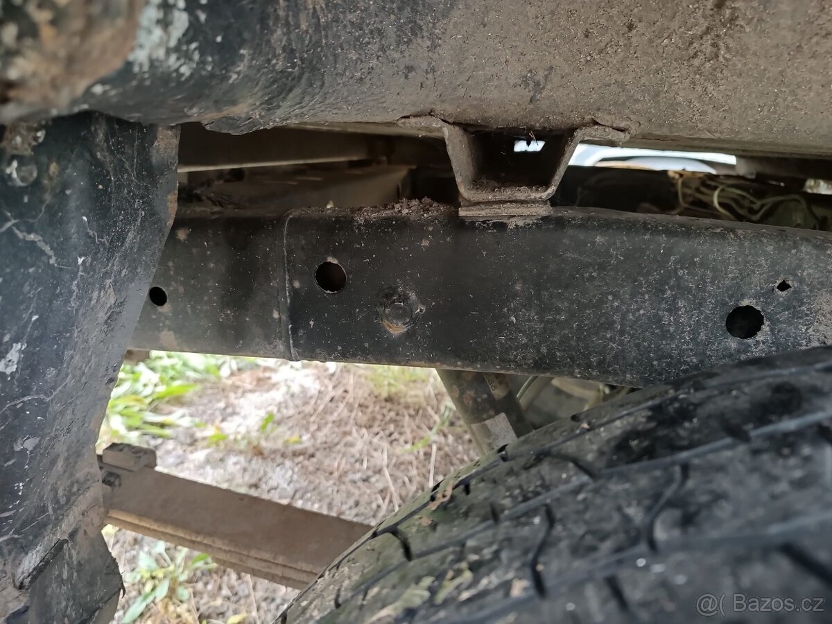 Nissan Navara D22 - 9