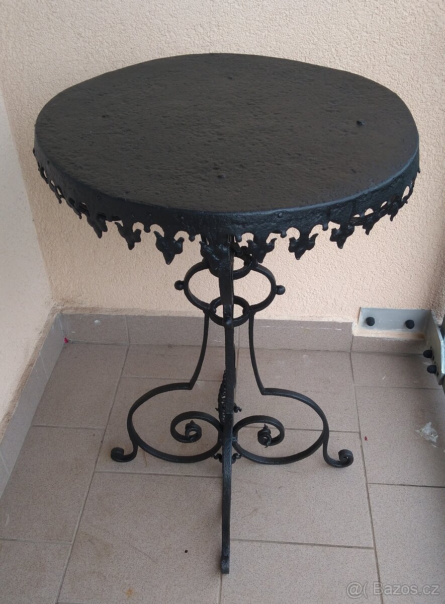 Květinový stolek kovaný - 9