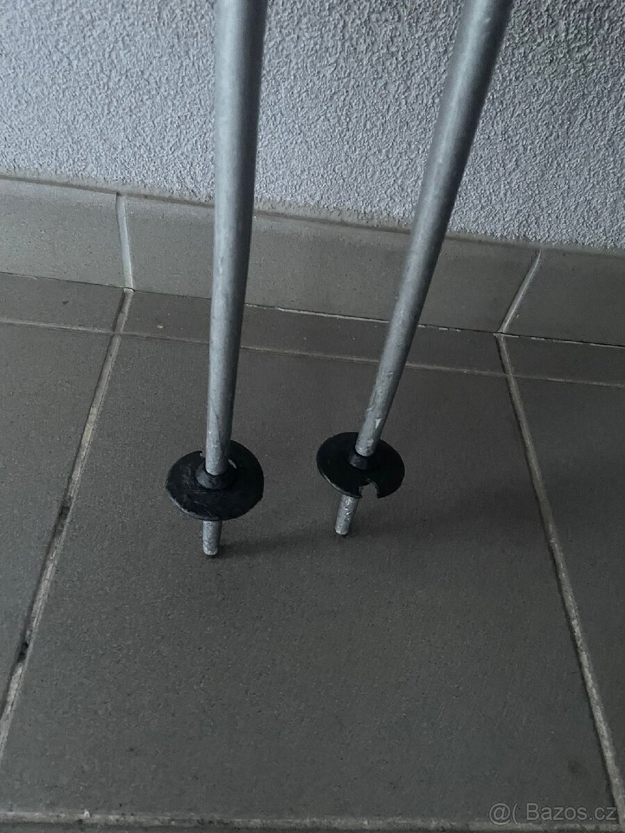 Lyze Atomic a hole - 9