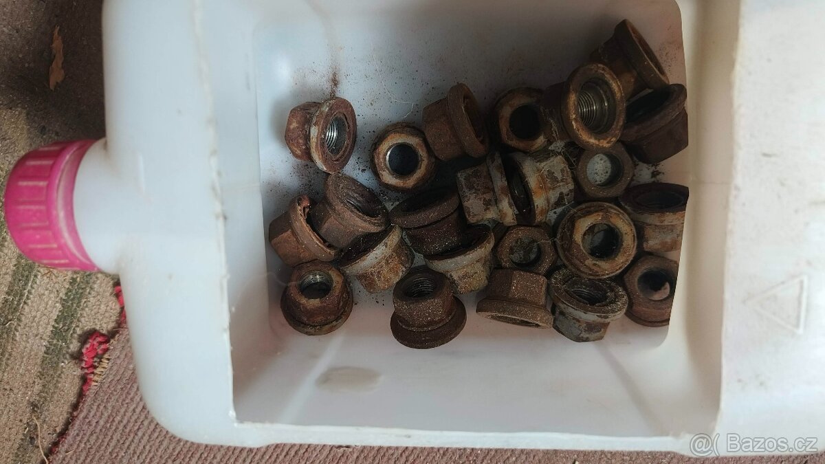 Gaz gazelle díly z vozu - 9