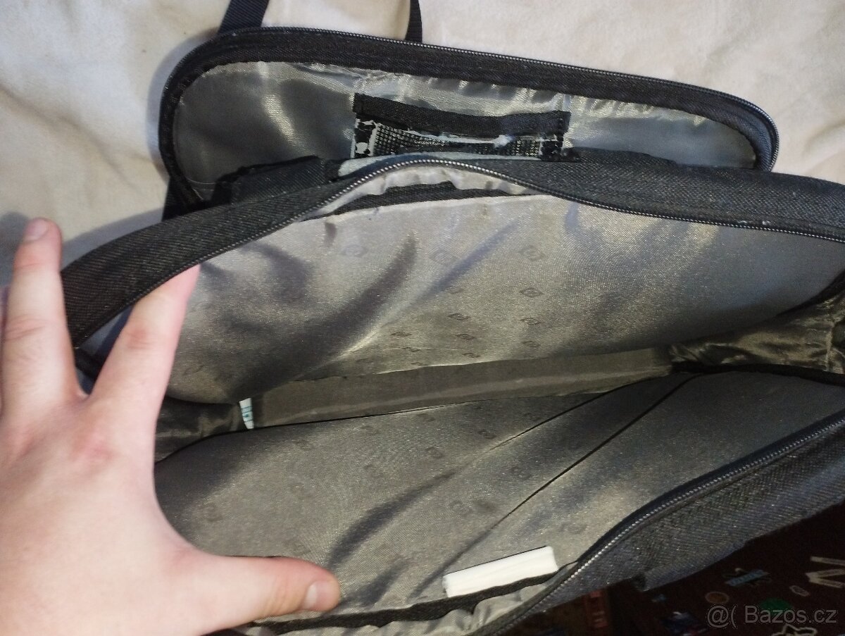 nefunkční notebook + nabíječka brašna na notebook - 9