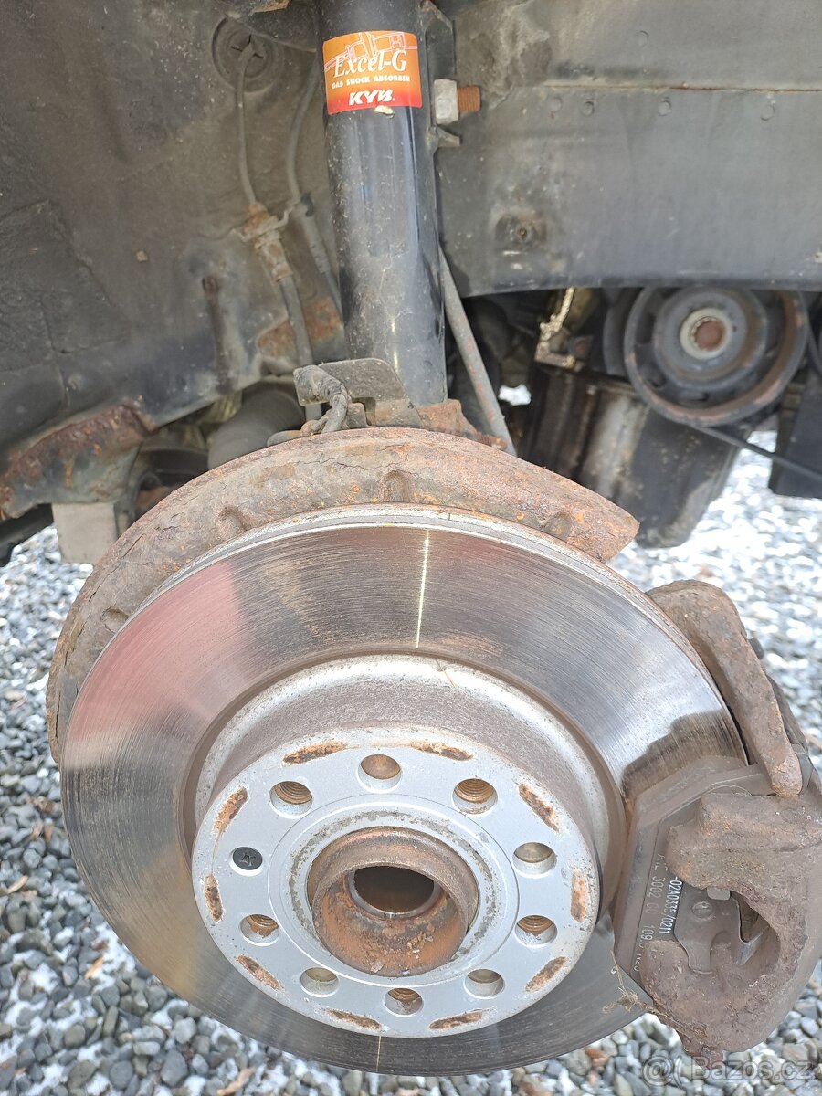 Volkswagen golf 5. Barva lc9z LC9Z CERNA - 9